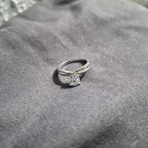 Elegant  .925 sterling Silver Engagement/Wedding Ring w/ Mosinnite Stone